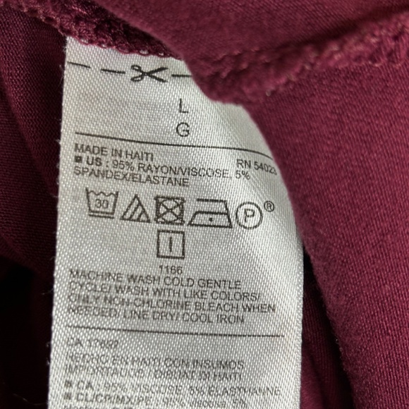 Old Navy Set of Two Flowy Burgundy Red White Tank Tops Casual Yoga Women's Size… - Picture 5 of 10